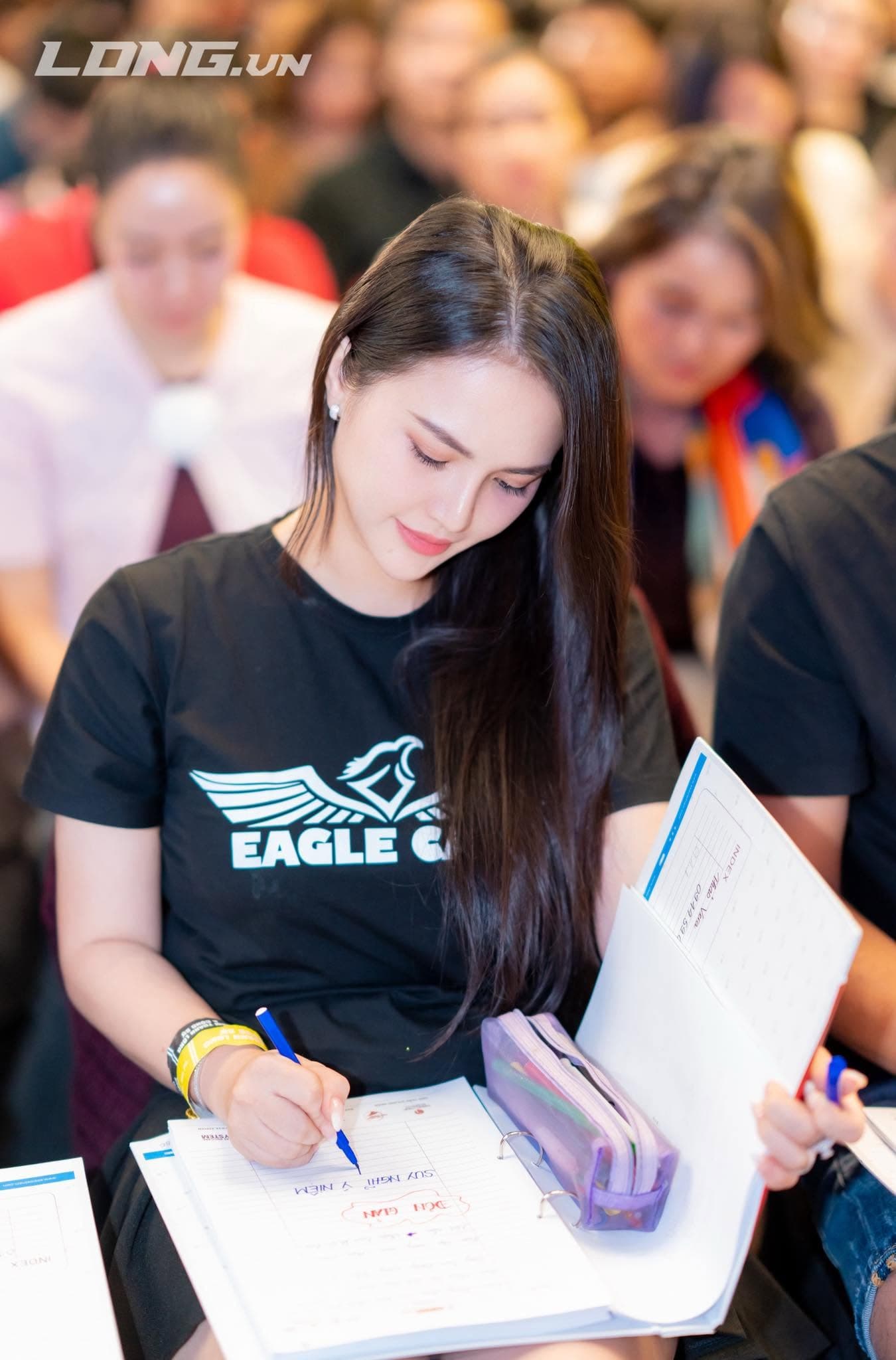 Thảo Vera đi học, ghi chép tại Eagle Camp